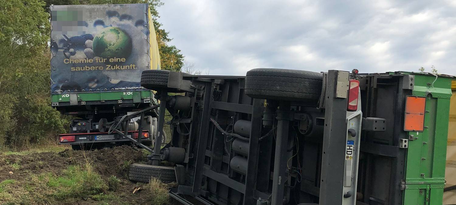 Gefahrgut-Transporter in Balve-Langenholthausen umgekippt