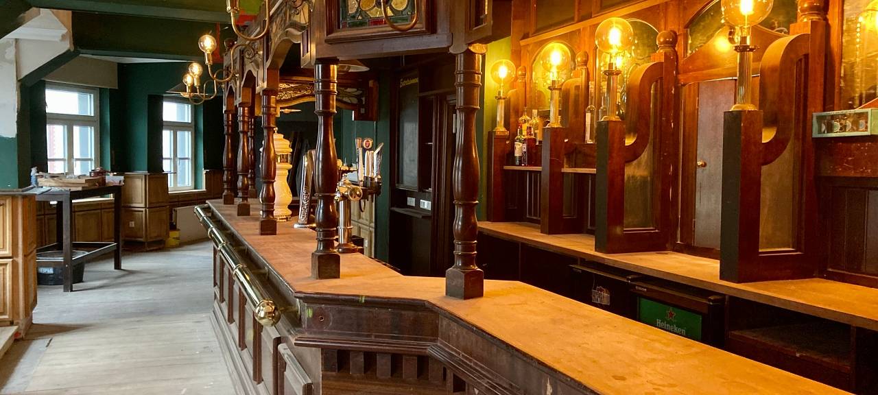 Very British: "The New Crown"