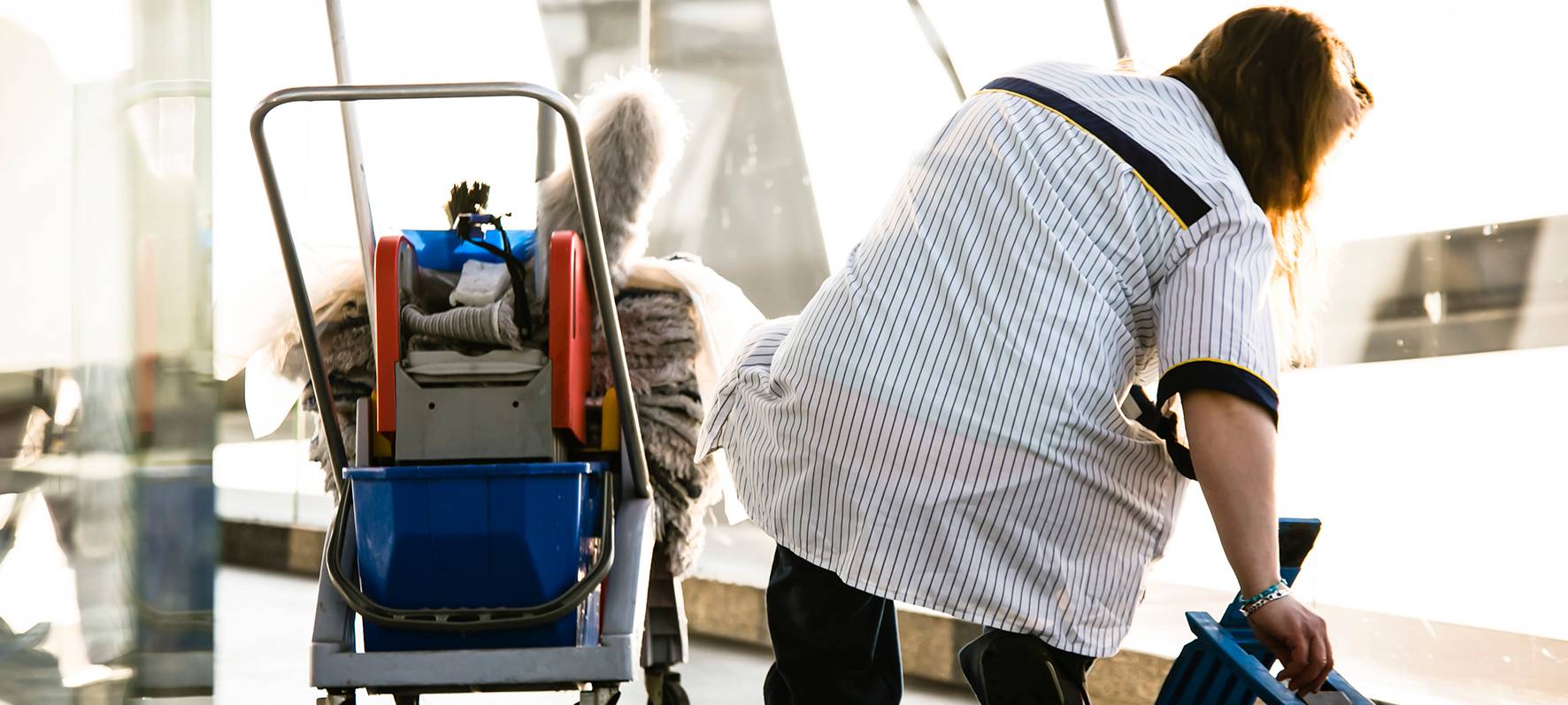 Mehr Mund-Nasen-Schutze für Gebäudereiniger gefordert