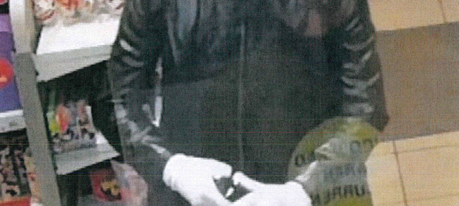 Überwachungskamera filmt Räuber