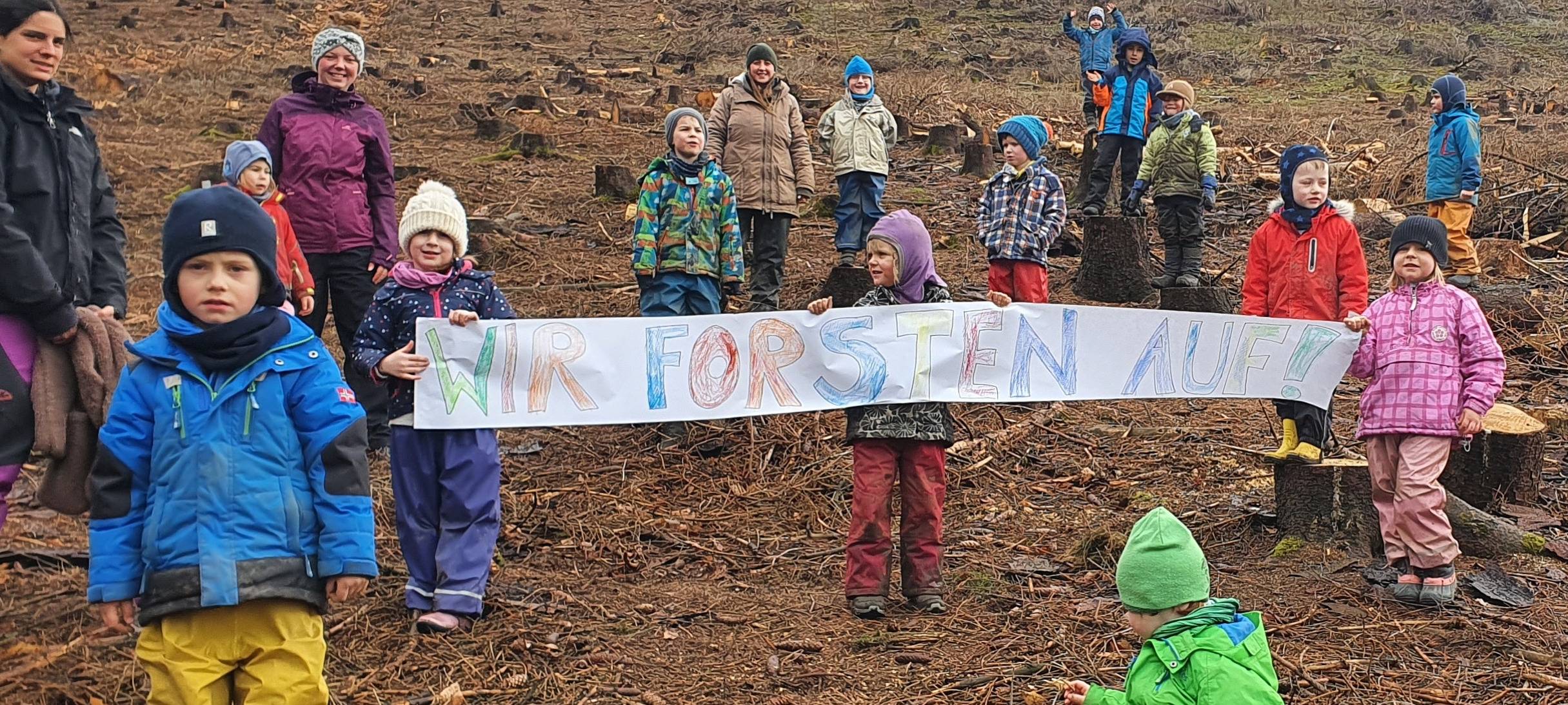 Hemeraner Kinder pflanzen Wald