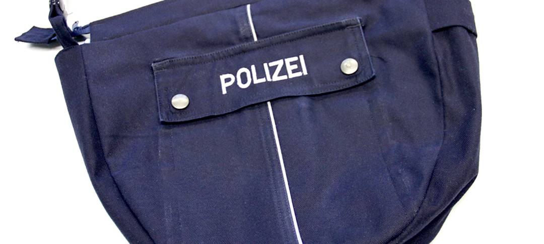 Taschen aus Polizeiuniformen