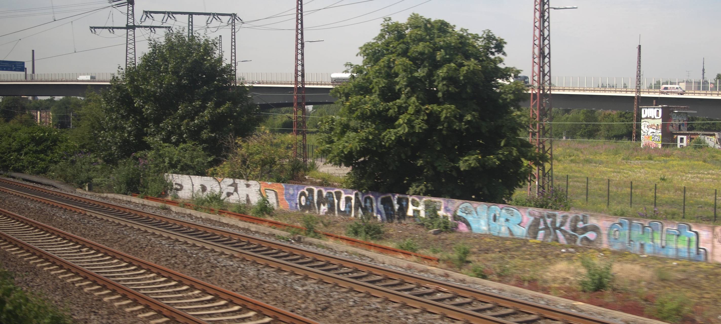 Pendler stecken an Bahnhöfen fest