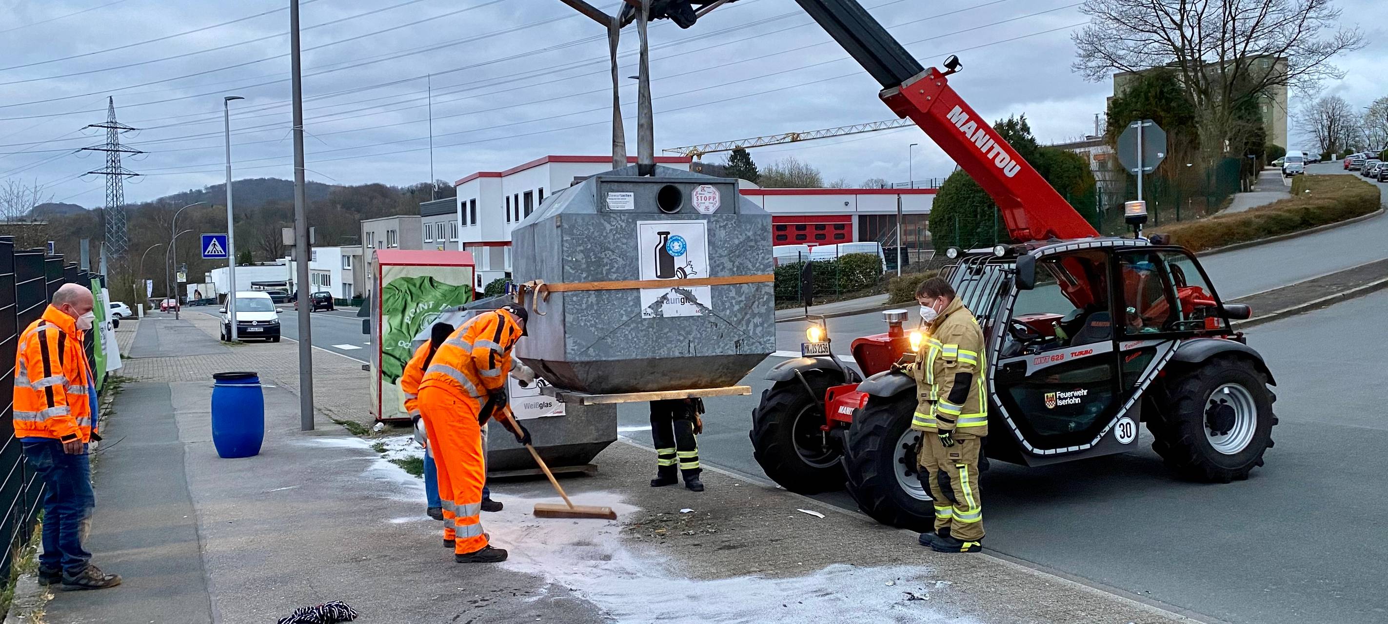 Altöl in Iserlohn einfach an Container gekippt