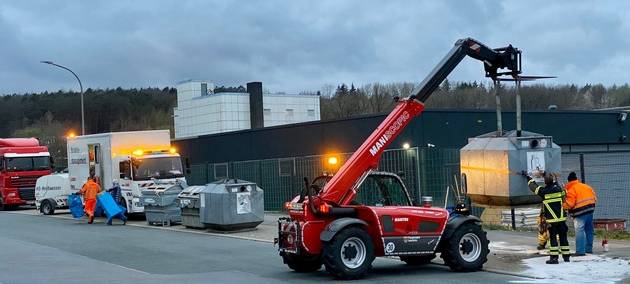 Altöl in Iserlohn einfach an Container gekippt