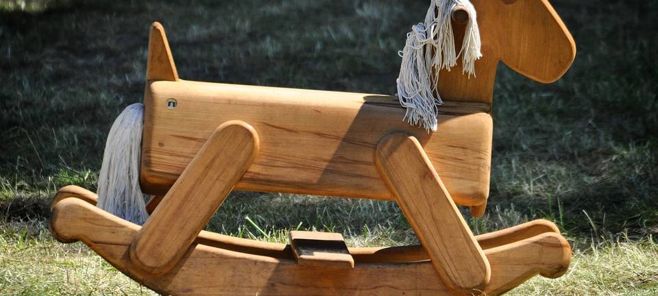 Holzpferd gestohlen und misshandelt