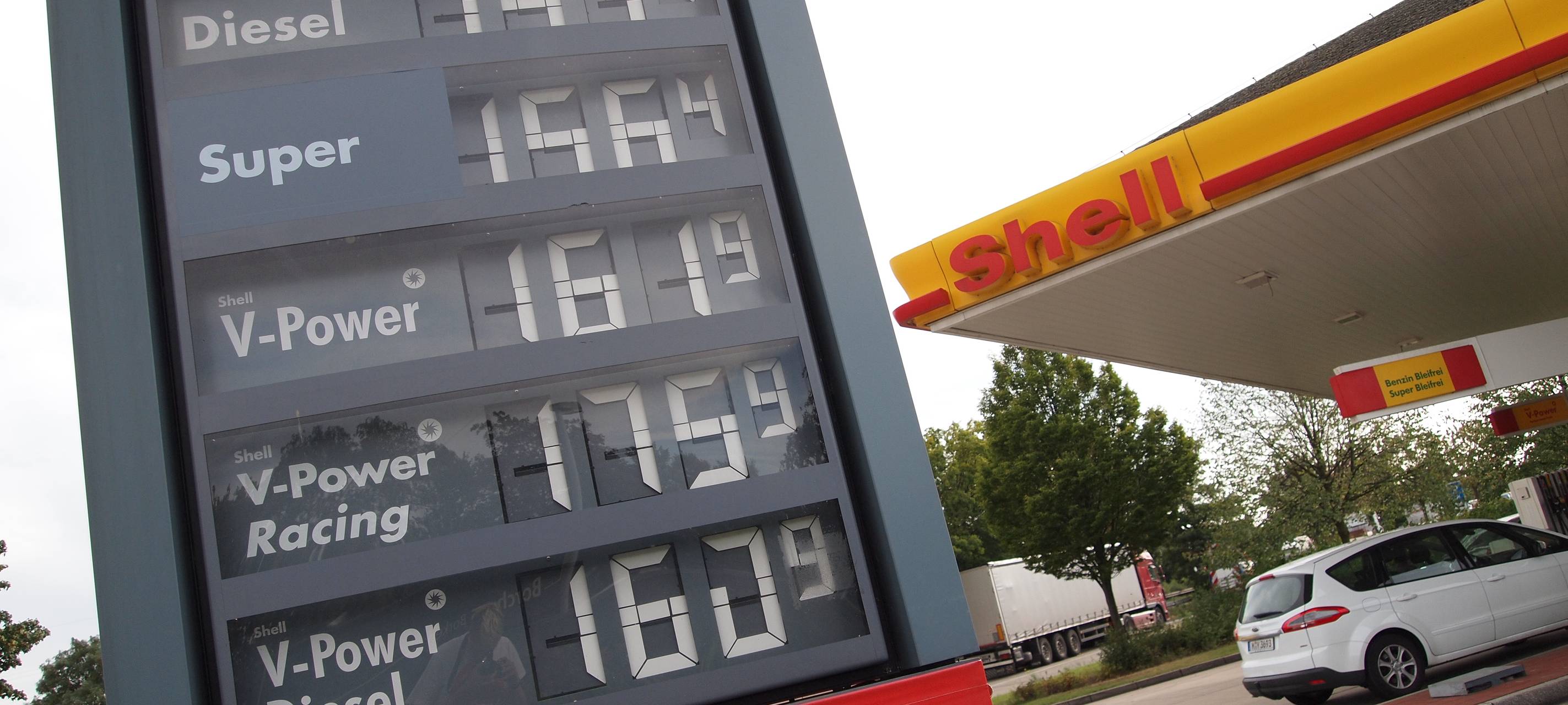Teuer Tanken trotz gesunkener Rohölpreise