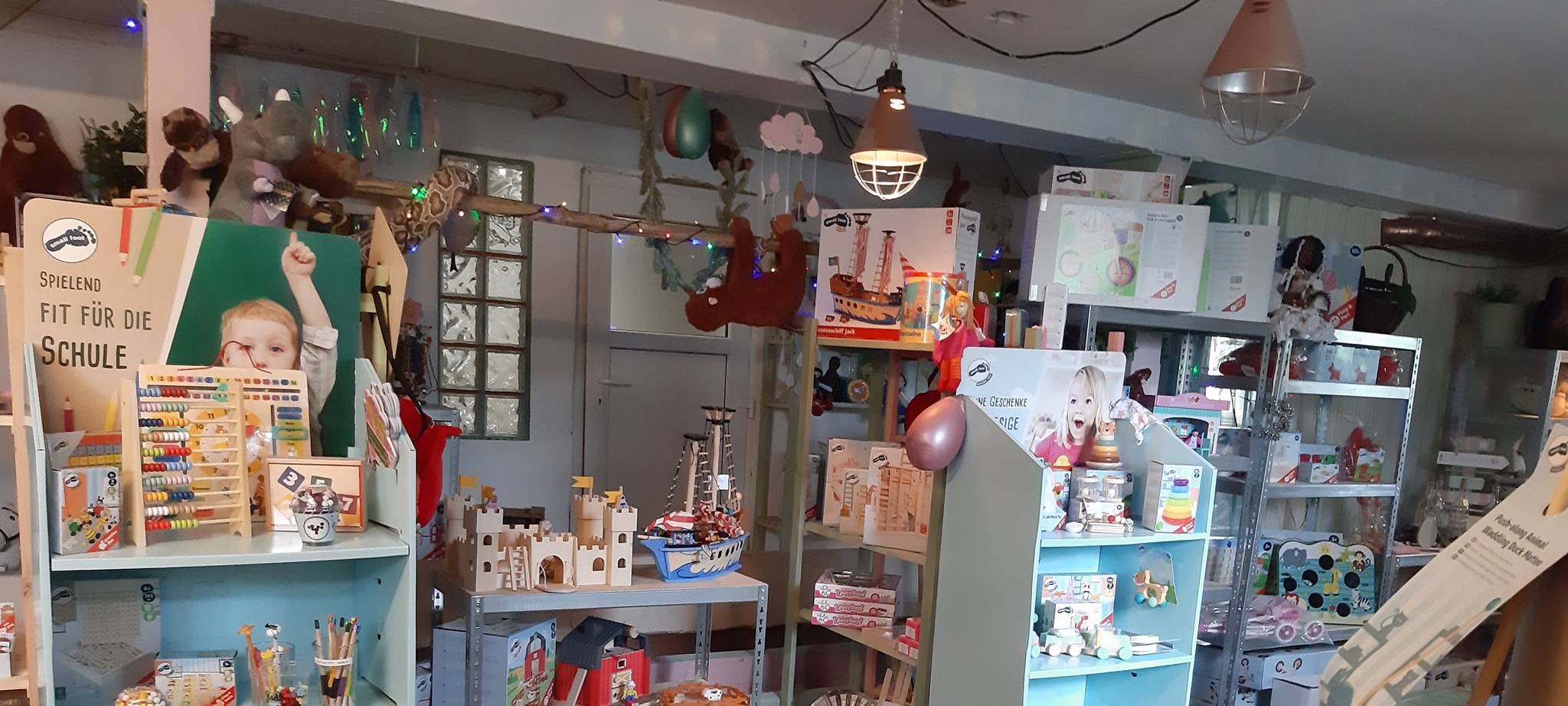 "Spielzeugstall Halver" - Einkaufen und Zoobesuch zugleich