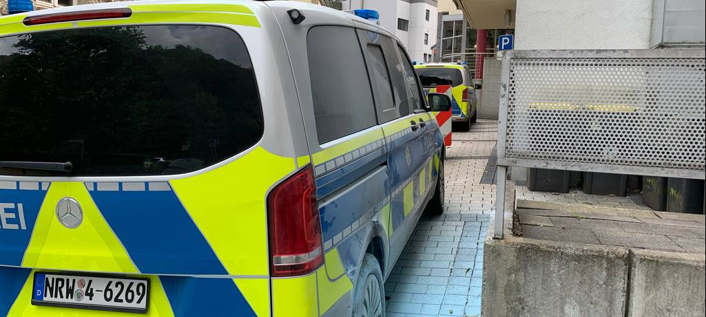 Schon wieder Streifenwagen angezündet