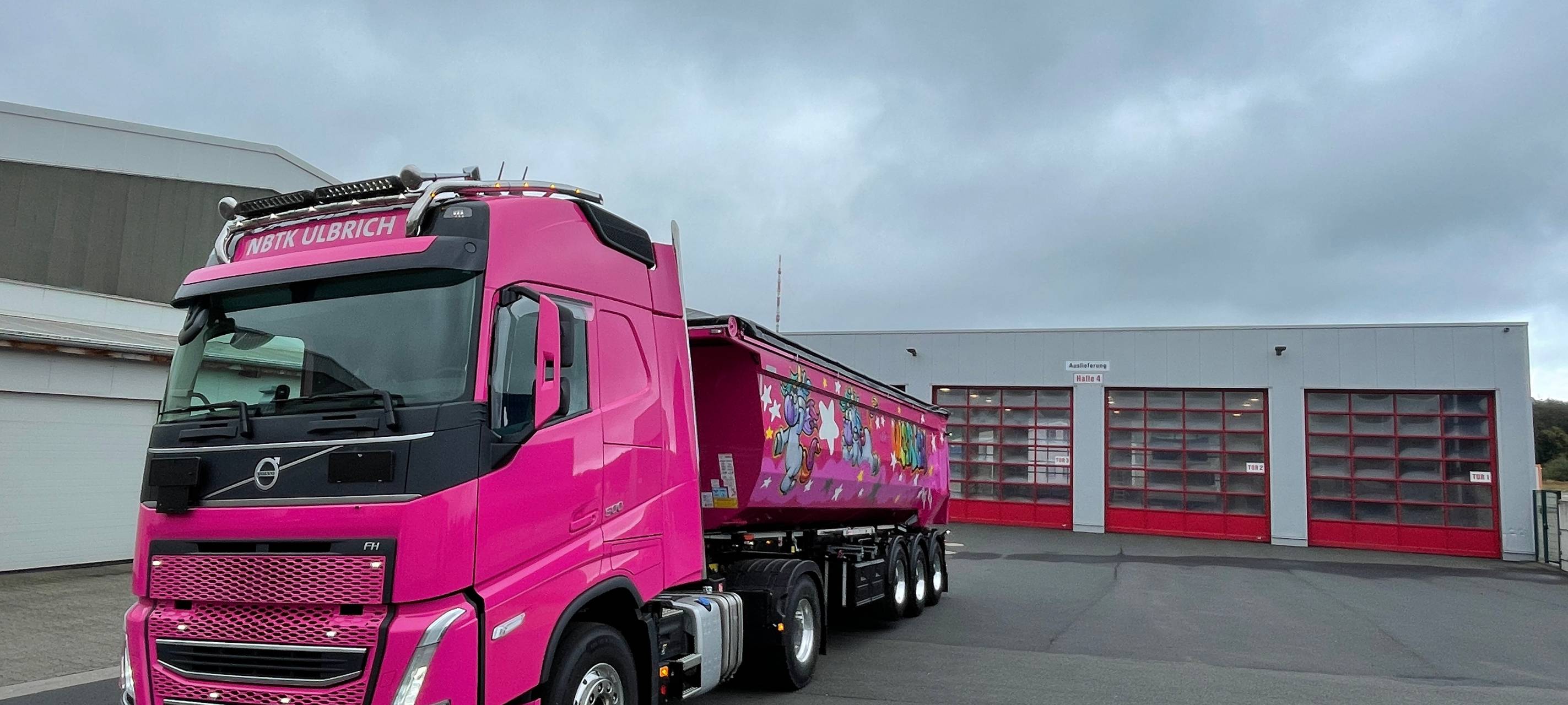"Pink Panther-LKW": Fahrer aus Werdohl fährt ihn mit Stolz