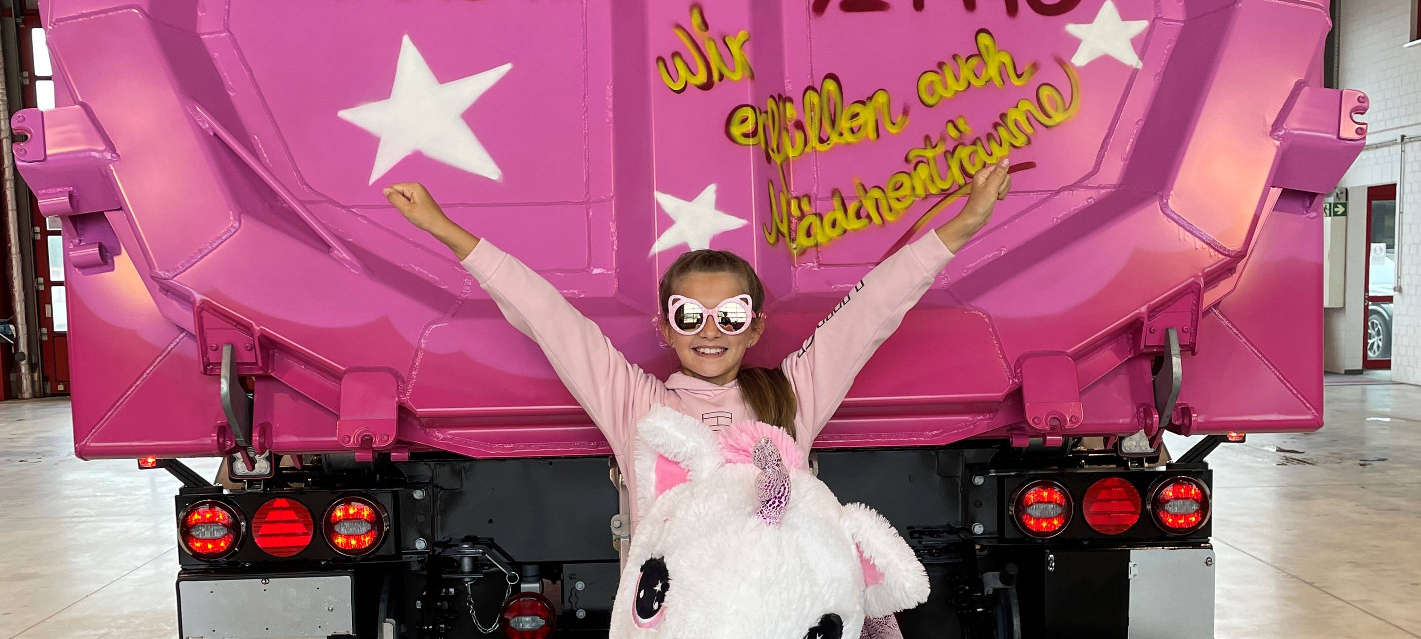 "Pink Panther-LKW": Fahrer aus Werdohl fährt ihn mit Stolz