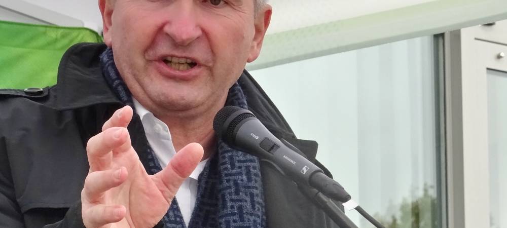 Wirtschaftminister Pinkwart eröffnet a-BUS