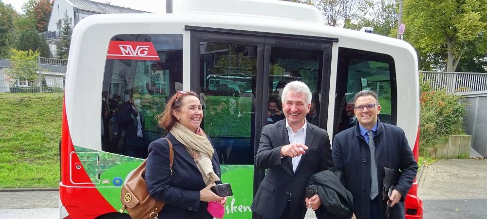 Wirtschaftminister Pinkwart eröffnet a-BUS