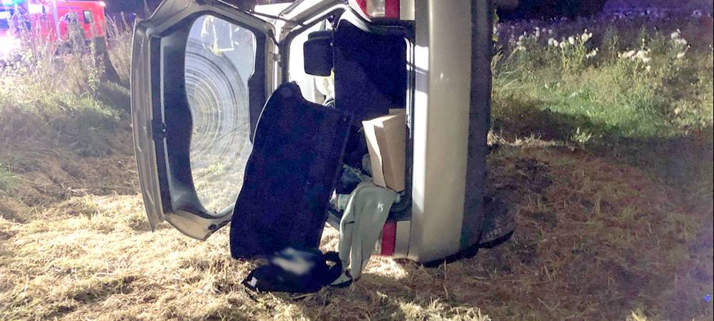 Unfall am Abend in Menden: Auto überschlägt sich