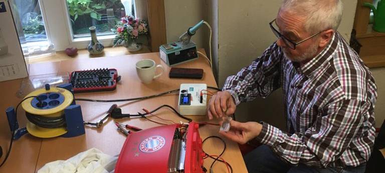 Reparatur-Café: Ehrenamtliche reparieren eure Geräte