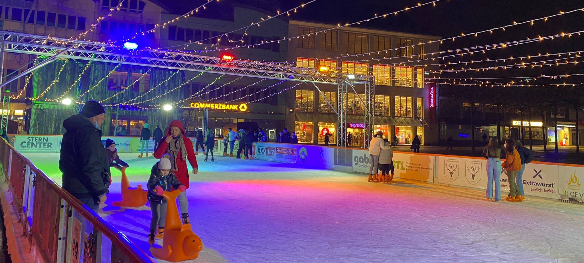 Aufbau für Weihnachtsmarkt in Lüdenscheid gestartet