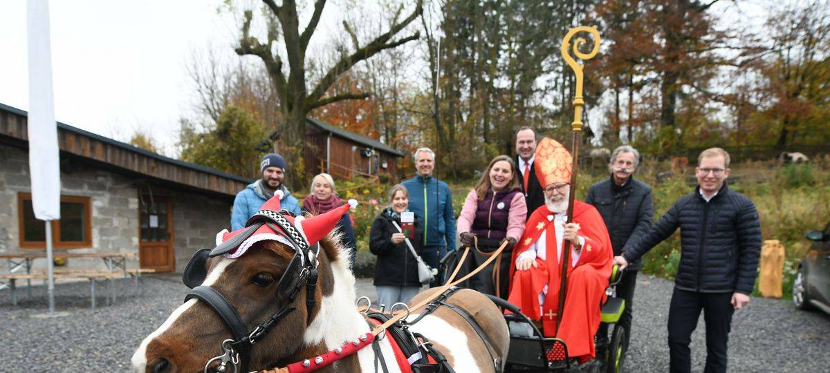 Nikolaus in Hemer mit Weihnachtspony Klaus