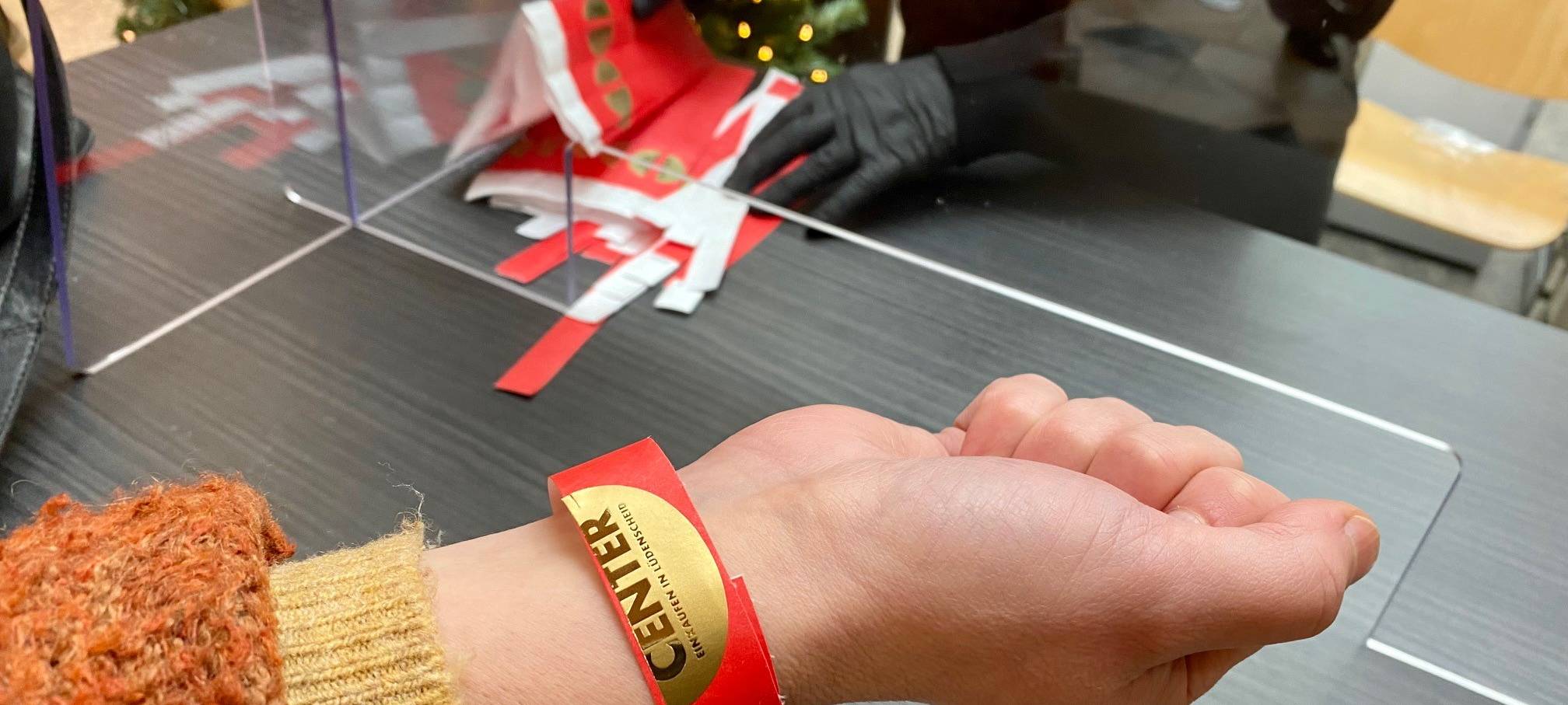 Bändchen-Lösung erleichtert Shopping in Lüdenscheid