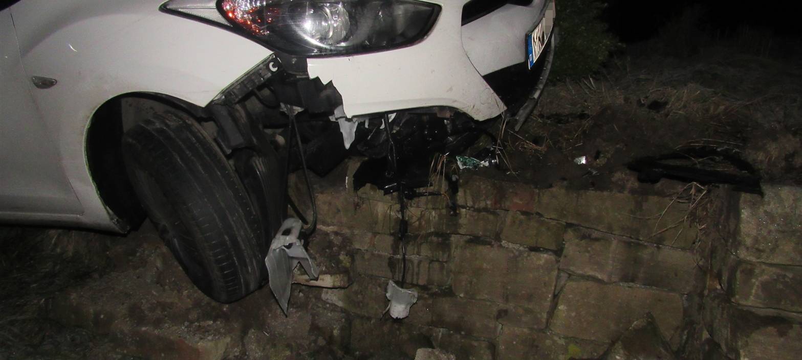In Lüdenscheid mit Sommerreifen gegen Mauer