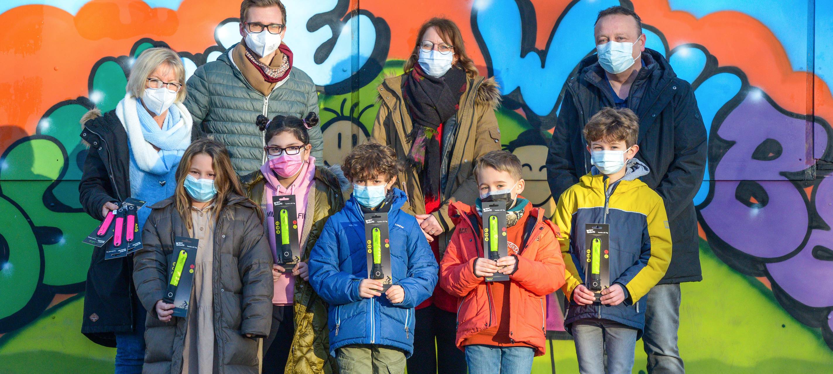 Die Grundschüler in Lüdenscheid haben Blinkis bekommen.