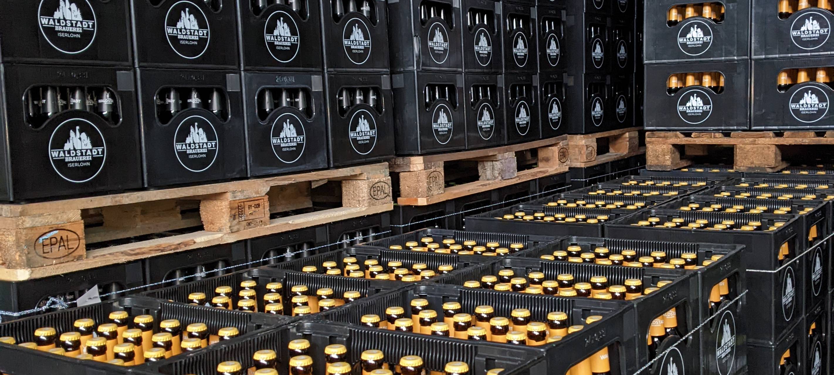 Bierflaschen Waldstadtbrauerei Kisten