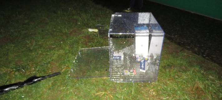 Neuenrade: Diebe flüchten mit Vitrine