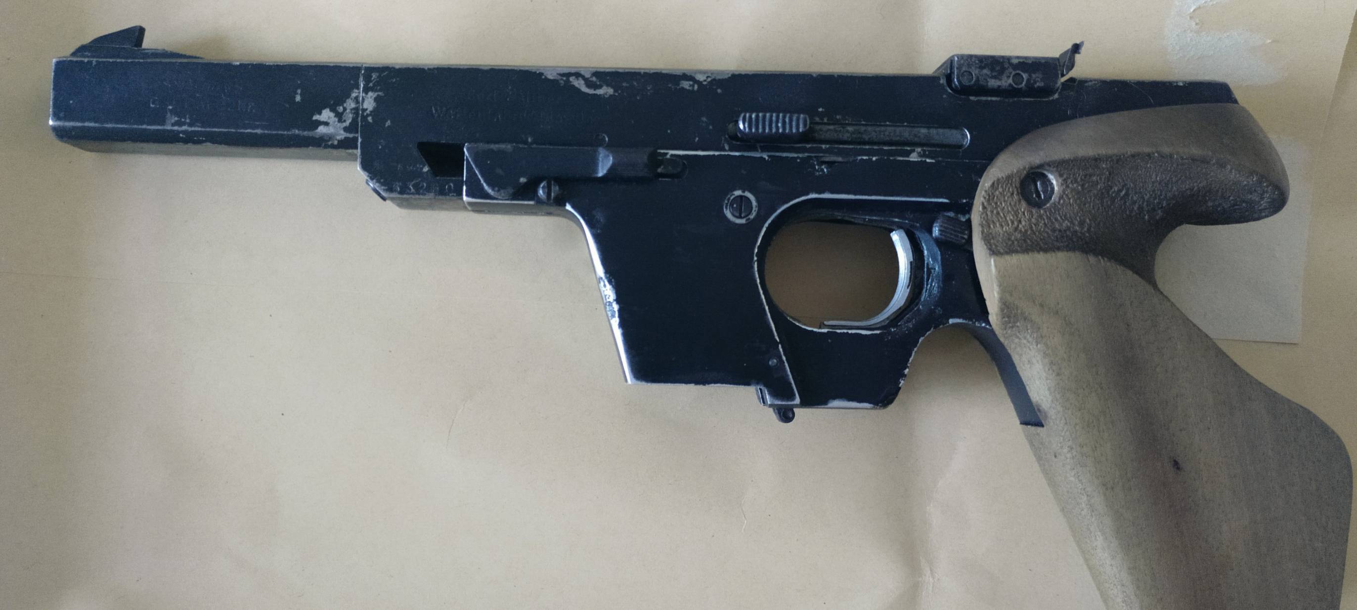 Schusswaffe nach Raubüberfällen im MK sichergestellt