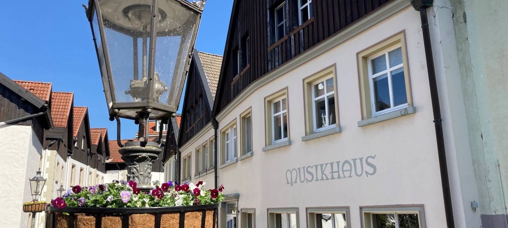 Blumenkörbe schmücken Lüdenscheid