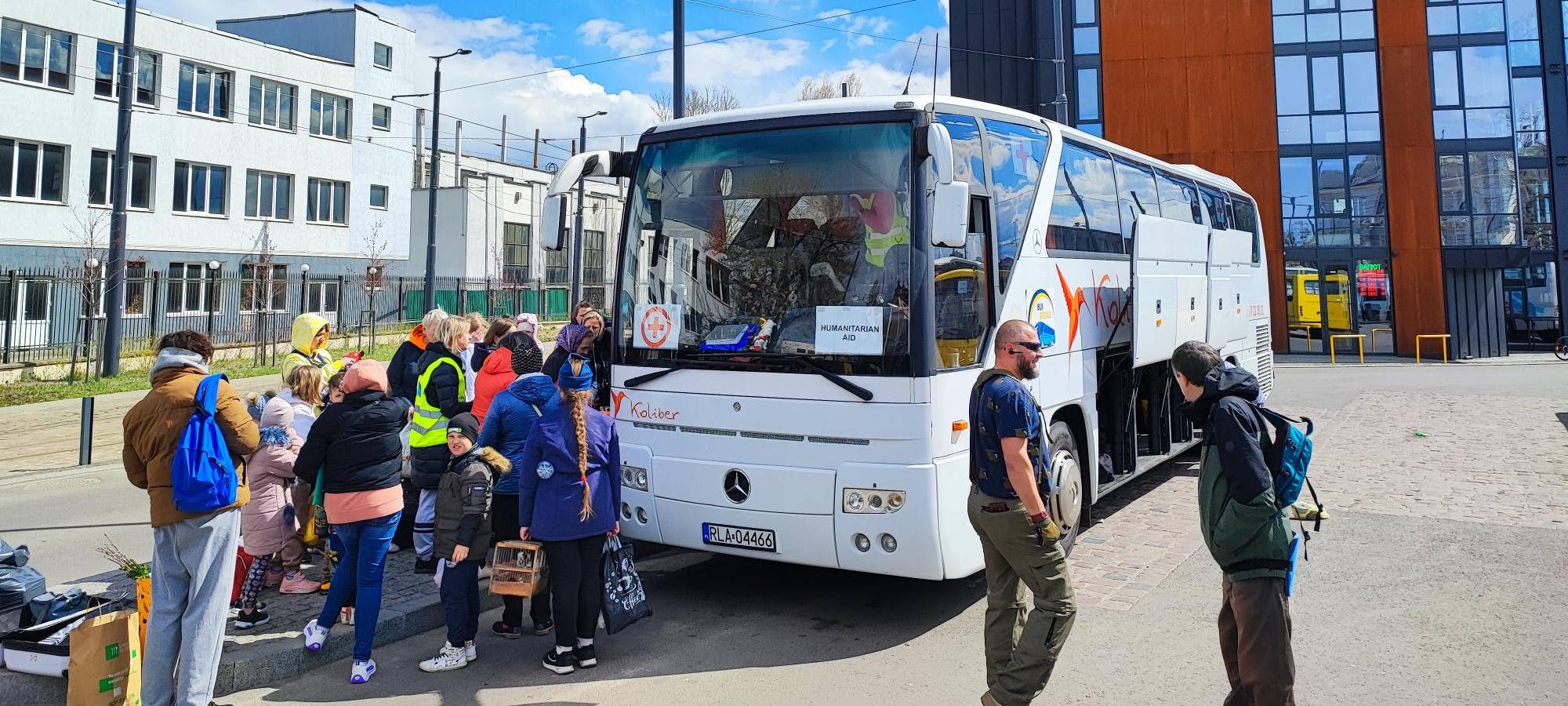 "Bus Brücke" Plettenberg bringt Generatoren in die Ukraine