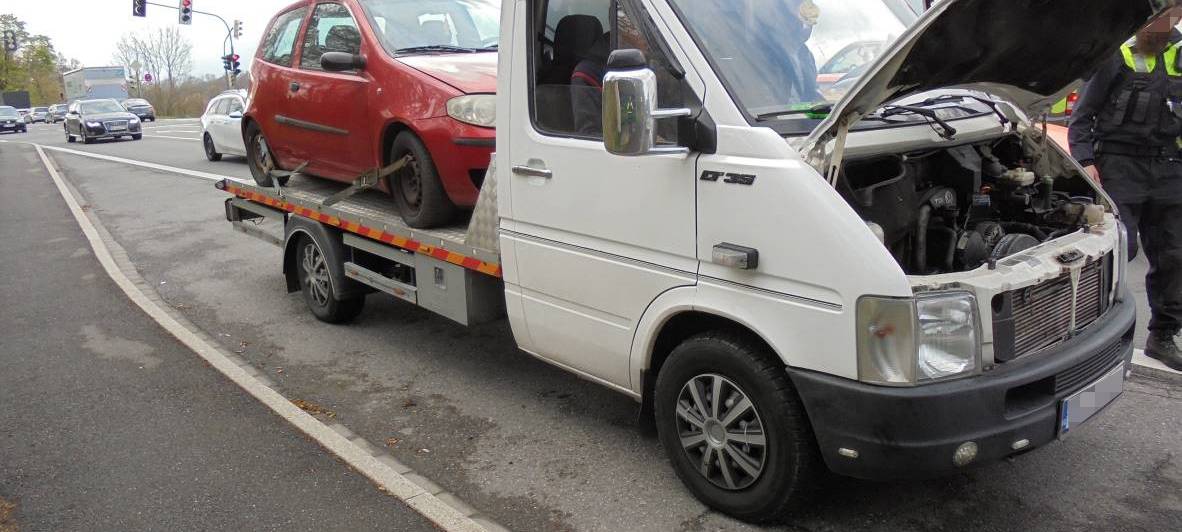 Polizei greift schrottreifen LKW in Lüdenscheid auf