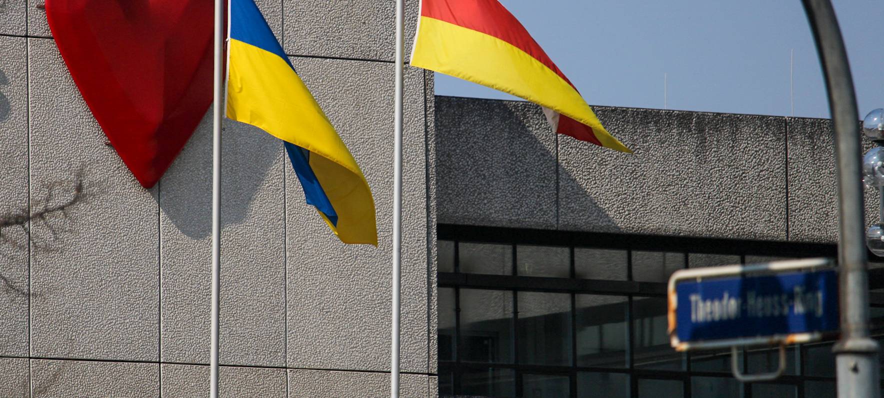 Das Rathausgebäude in Iserlohn mit Flaggen