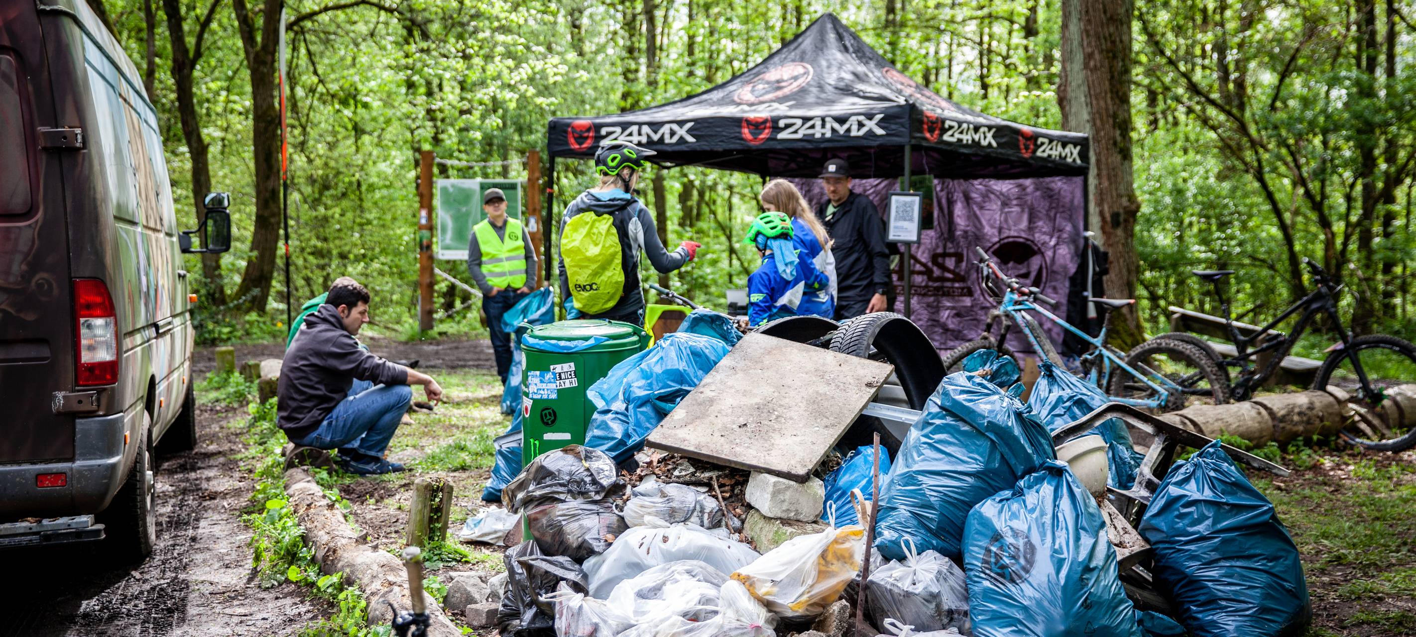 Iserlohner Mountainbiker rufen zum Müllsammeln auf