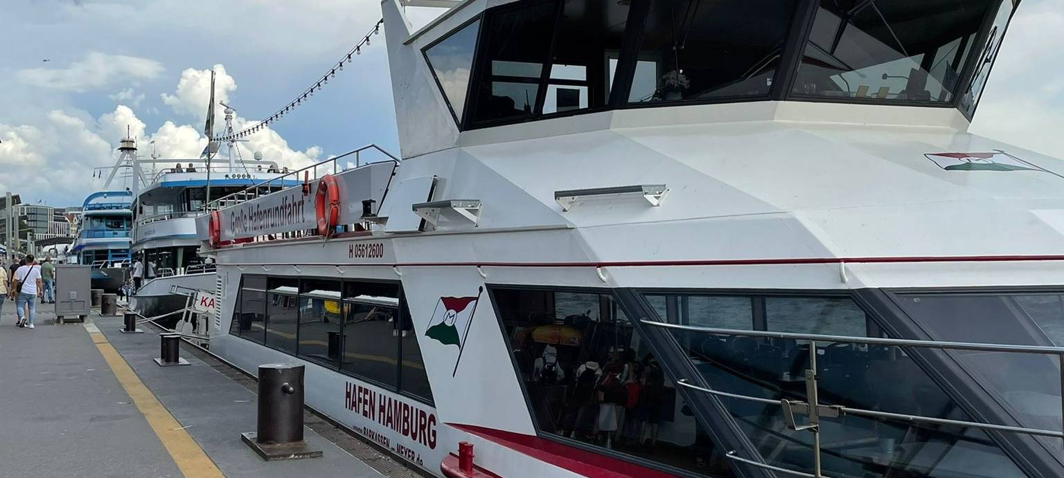 Barkassenschiff in Hamburg.