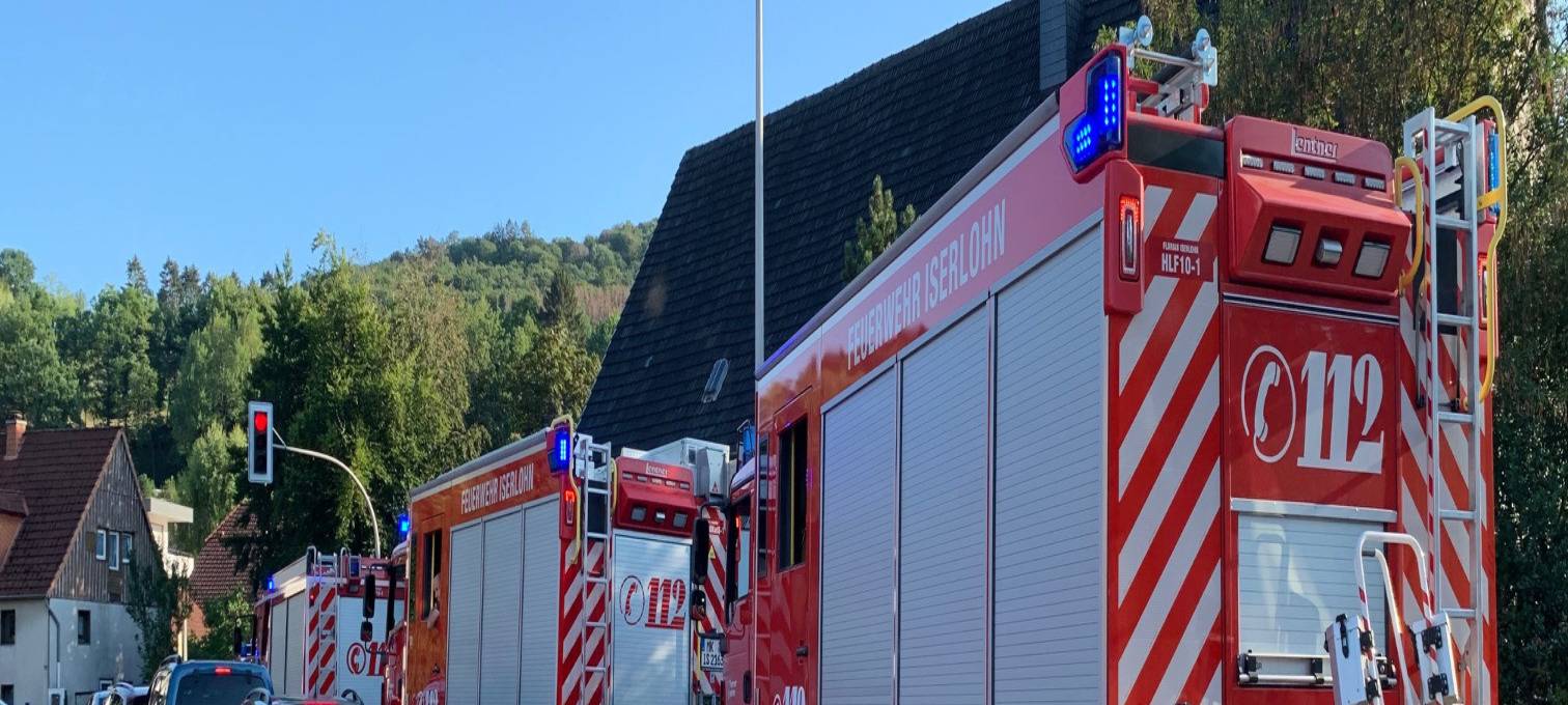 Glühende Bäume: Löscharbeiten in Plettenberg dauern an