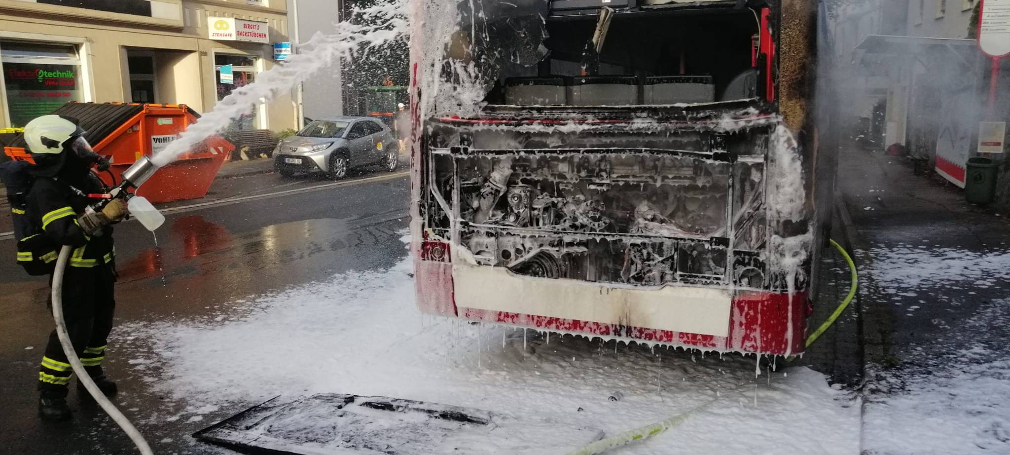 Schulbus in Iserlohn fängt Feuer