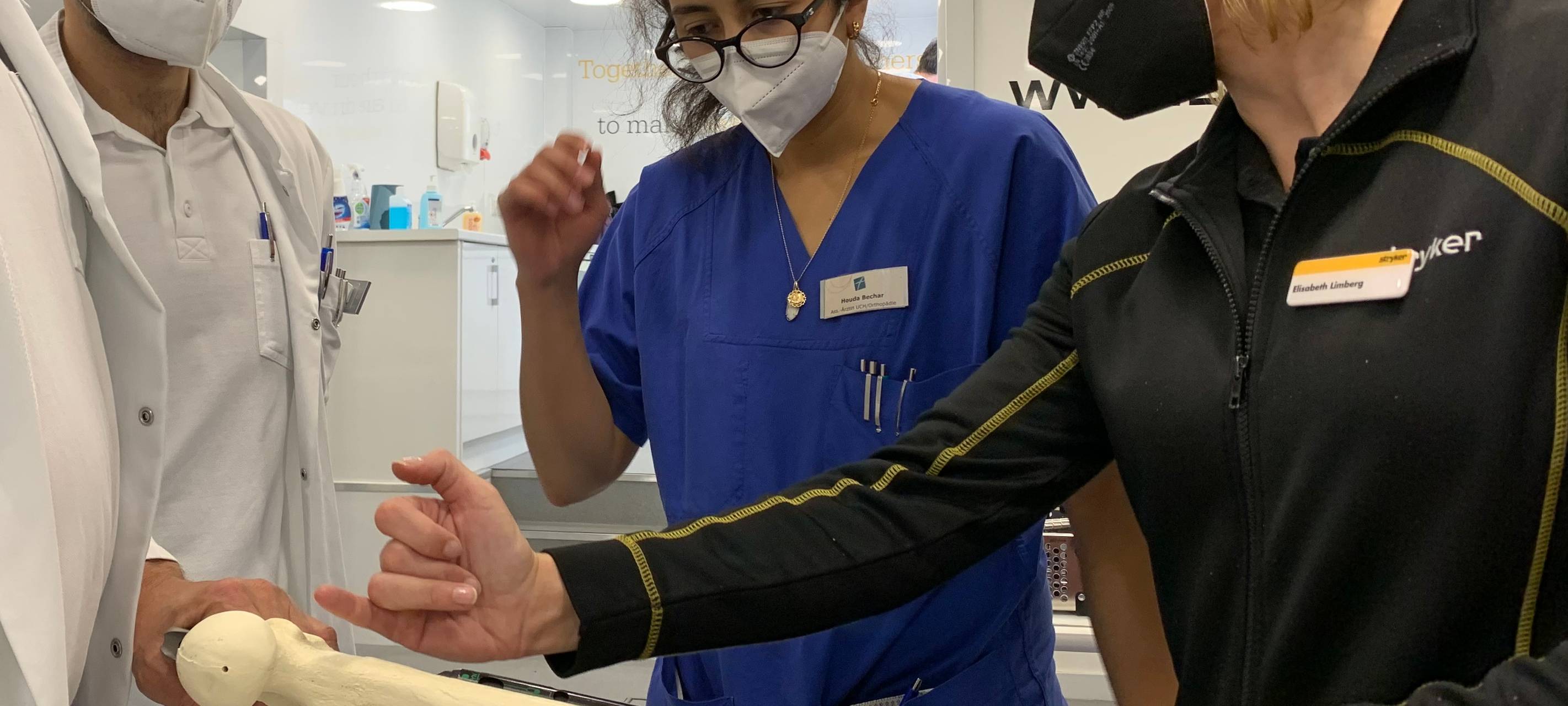 Bohren, Sägen und Schauben - Chirurgen im "Trauma Truck"