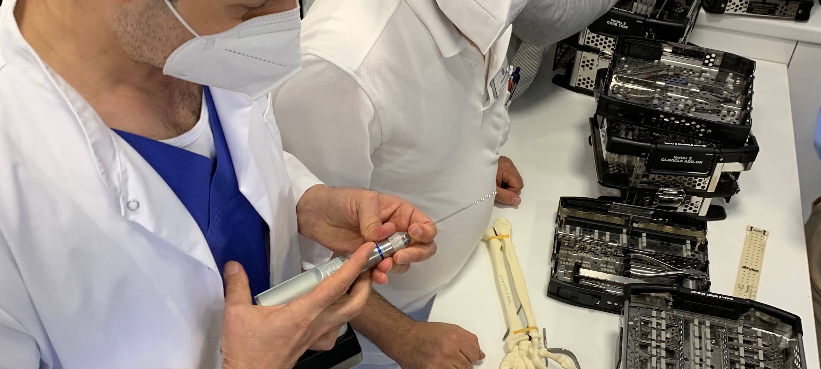 Bohren, Sägen und Schauben - Chirurgen im "Trauma Truck"