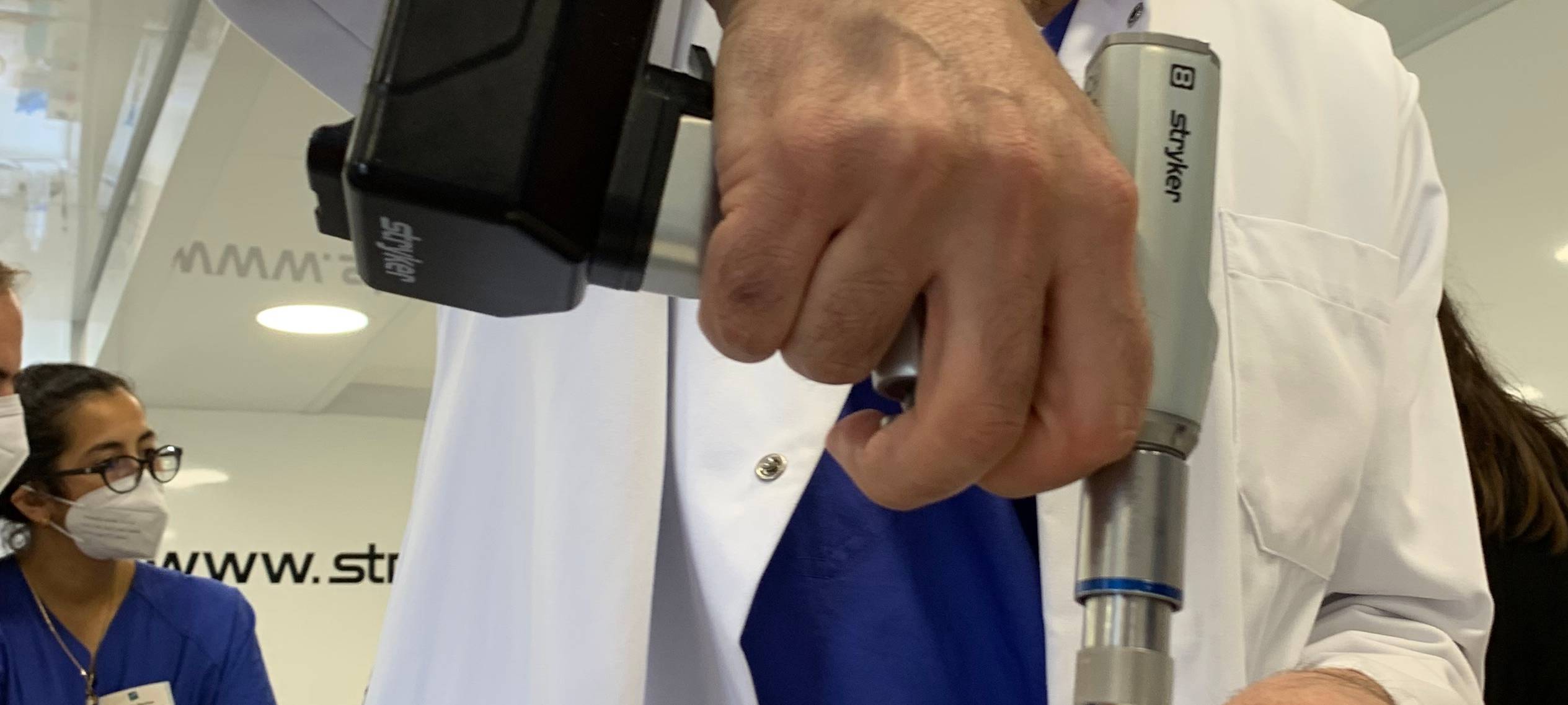 Bohren, Sägen und Schauben - Chirurgen im "Trauma Truck"