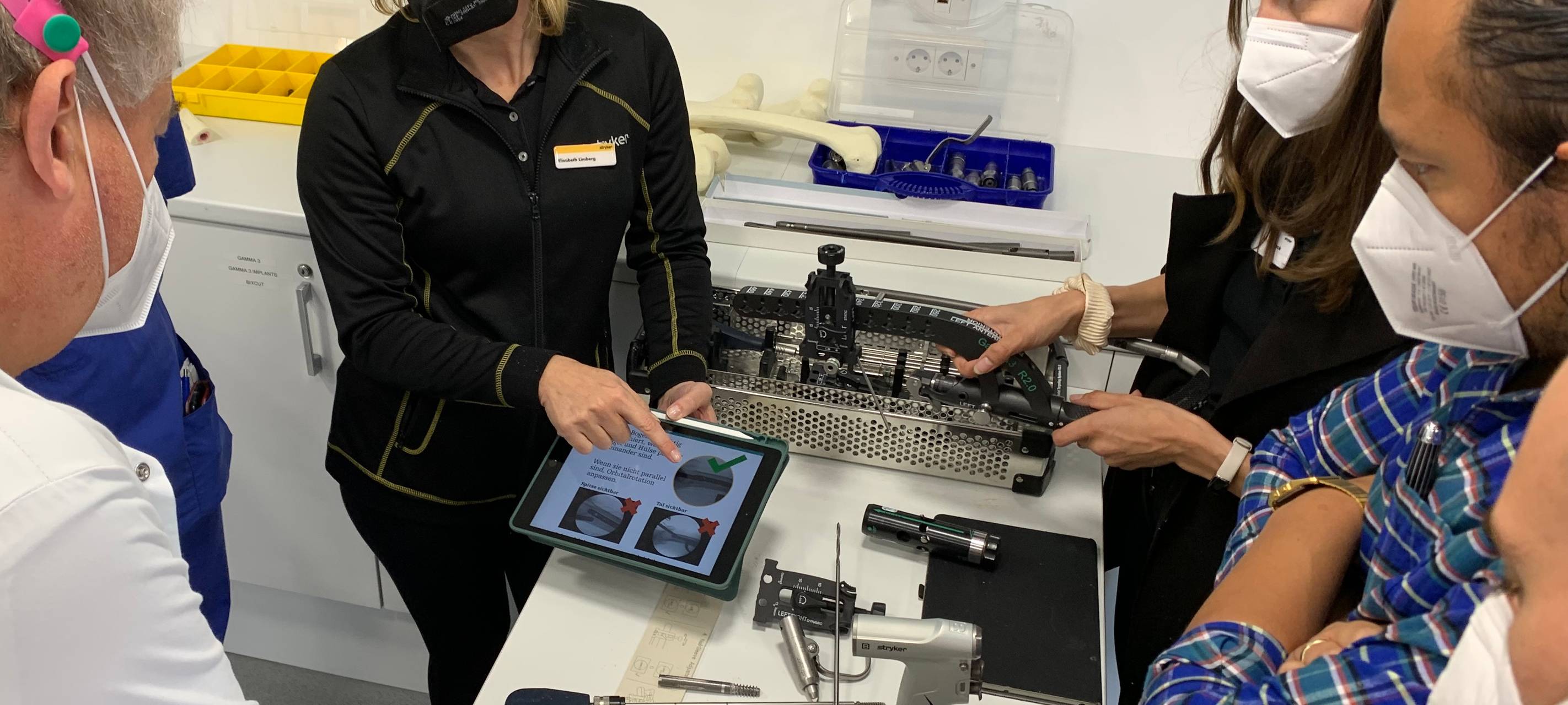 Bohren, Sägen und Schauben - Chirurgen im "Trauma Truck"