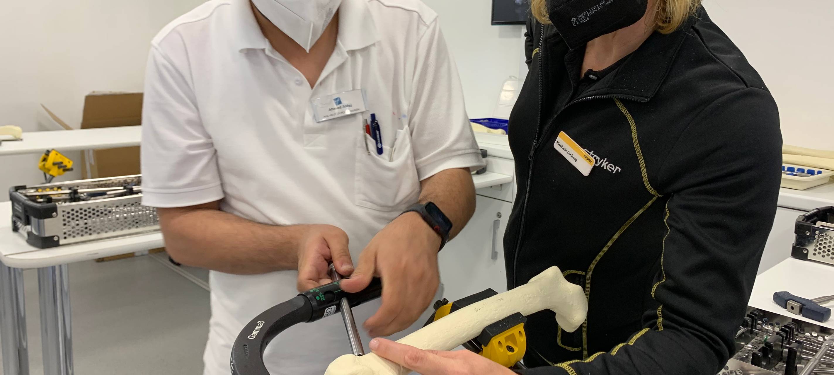 Bohren, Sägen und Schauben - Chirurgen im "Trauma Truck"