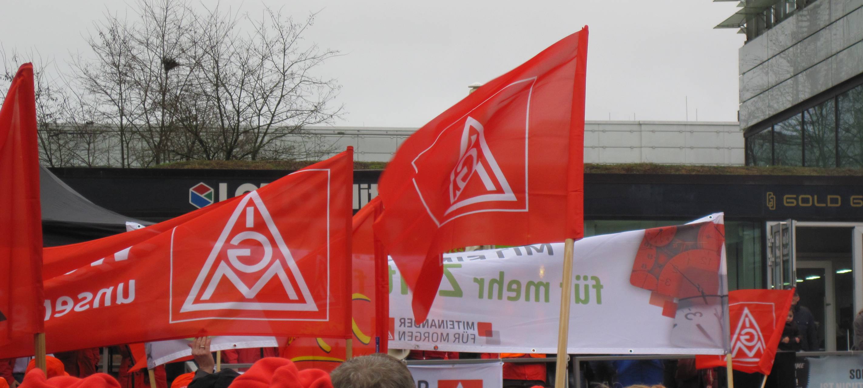 Erste Warnstreiks im MK gestartet