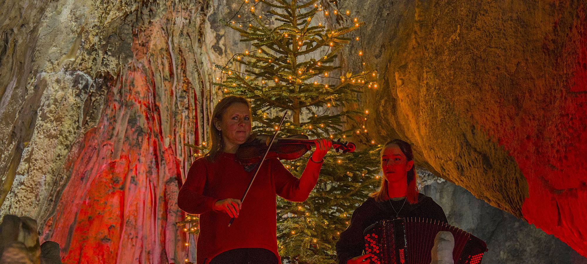 Weihnachtliche Höhlenführung in der Dechenhöhle