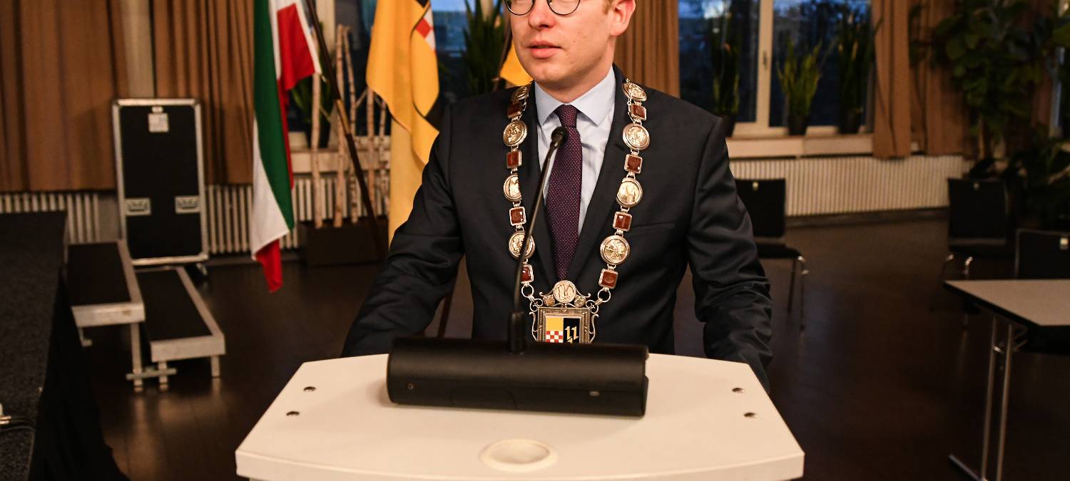 Bürgermeister Christian Schweitzer bei seiner Rede zur Einbringung des Haushalts 2023 im alten Casino.