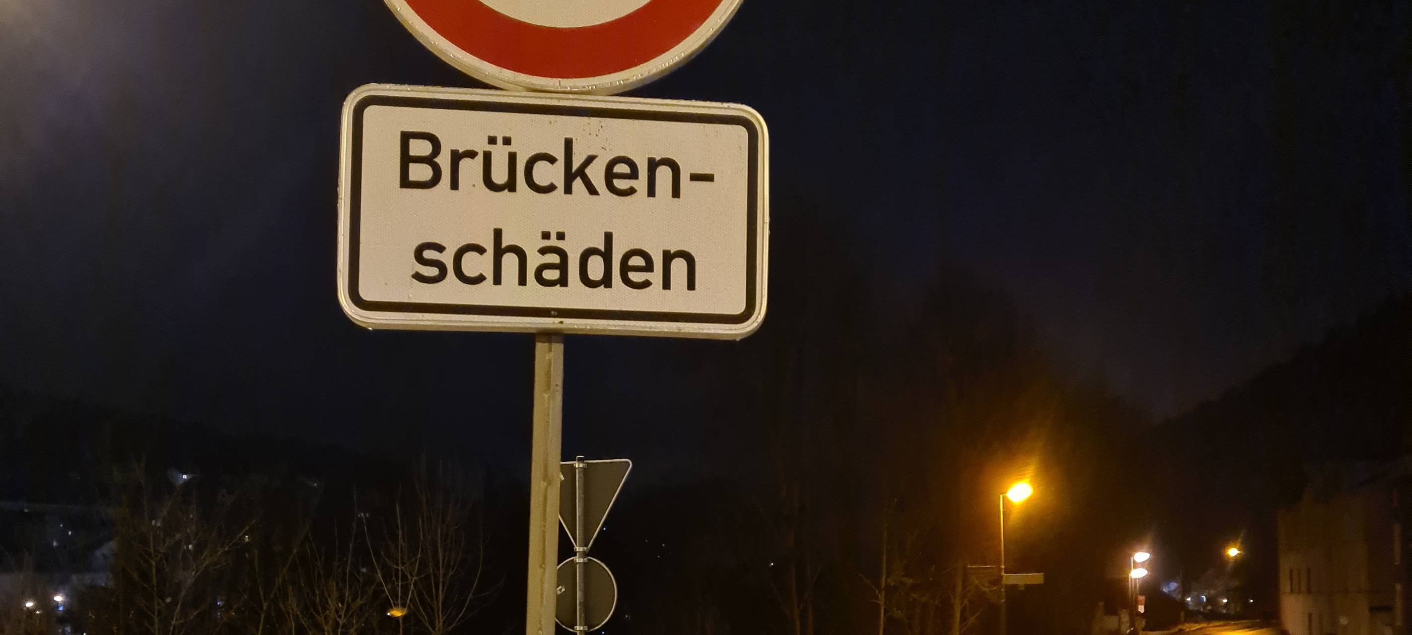 Kontrollen an B236-Behelfsbrücke in Werdohl