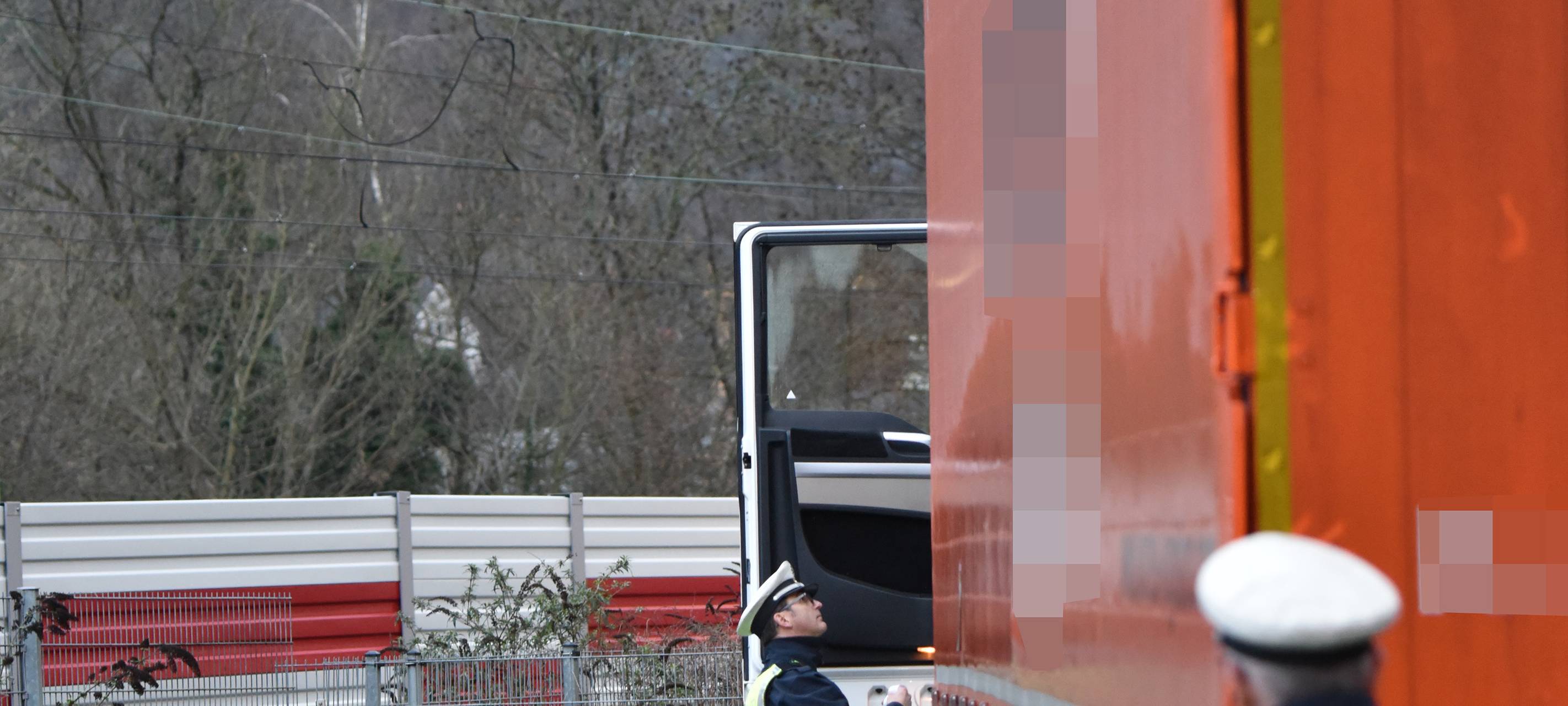Altena: Polizei bittet an der B236-Brücke zur Kasse