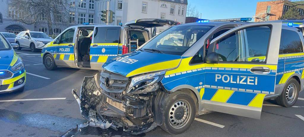 Polizeiauto in Iserlohn hat Unfall