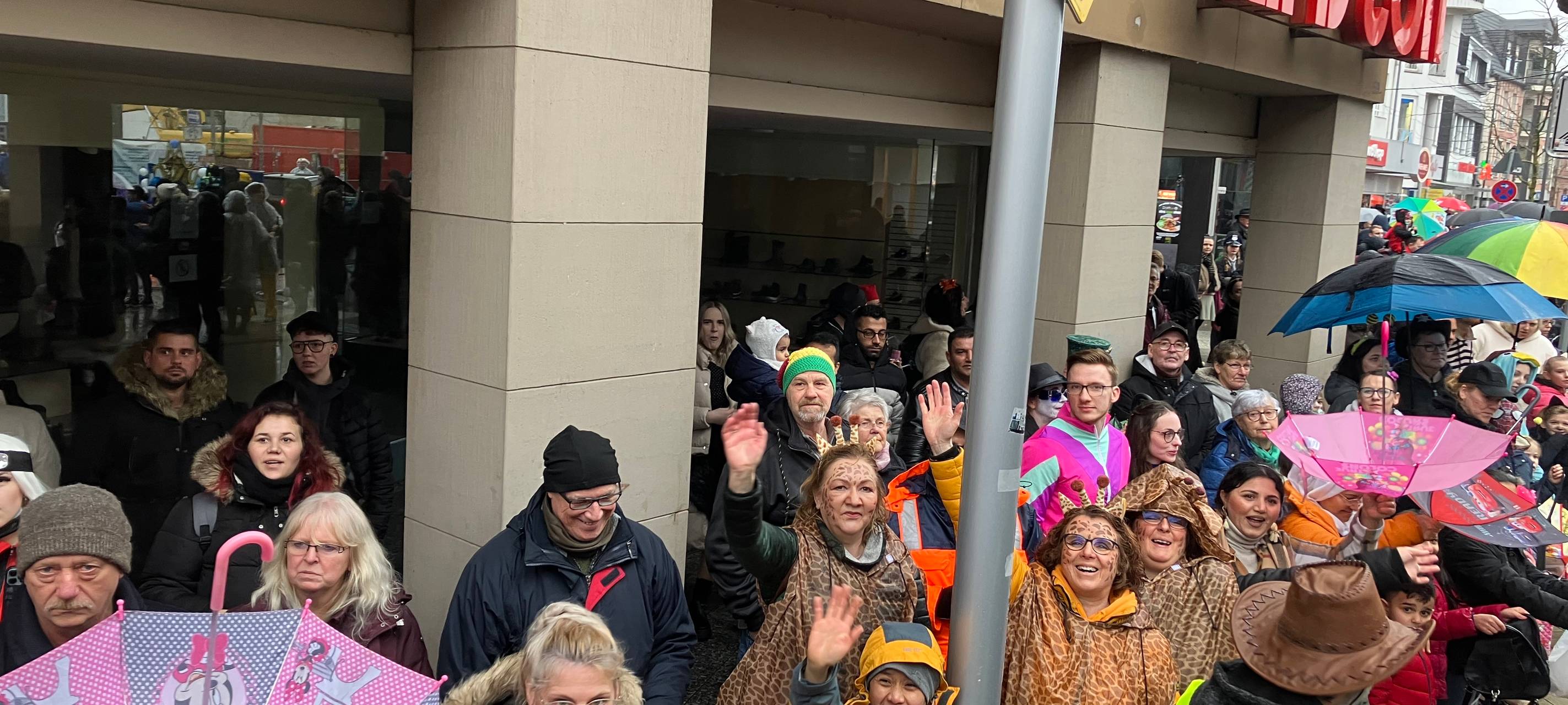 Friedlicher Karnevalszug in Menden