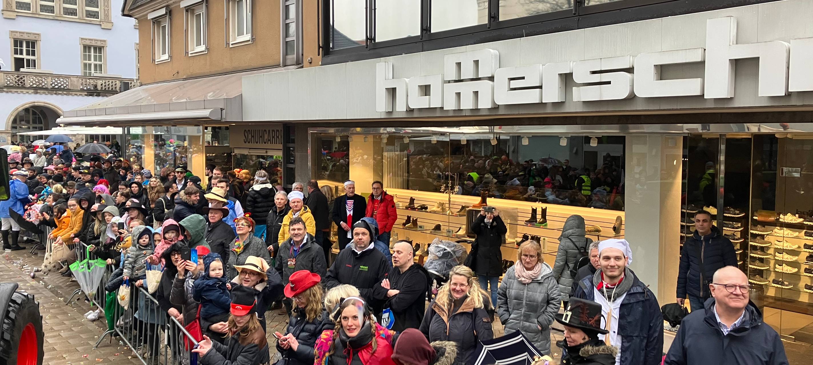 Friedlicher Karnevalszug in Menden