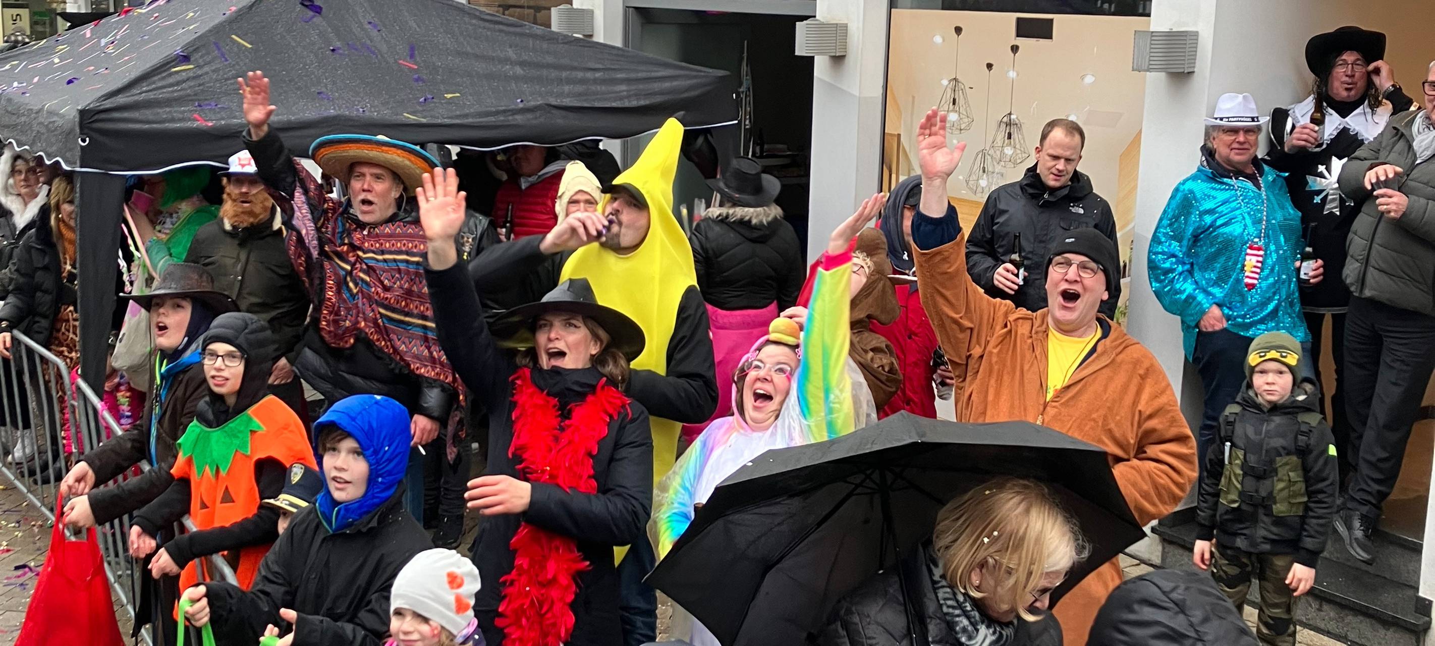 Friedlicher Karnevalszug in Menden