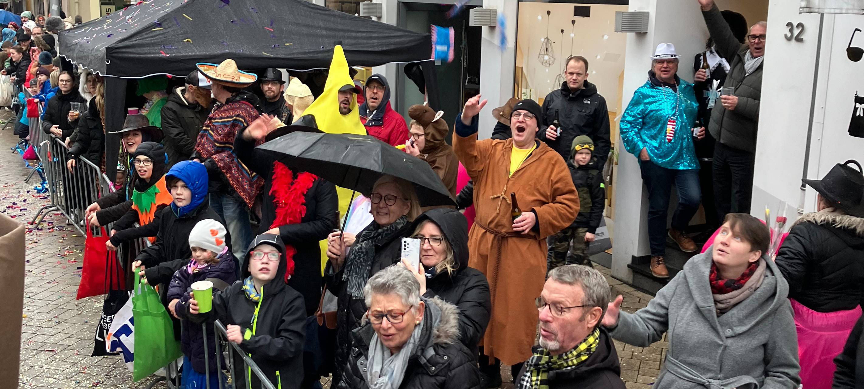 Friedlicher Karnevalszug in Menden
